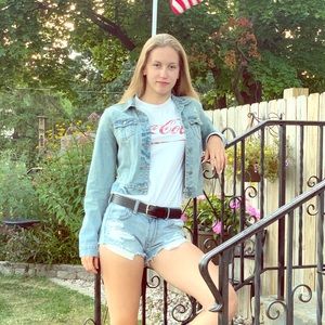 Meet your Posher, Danielle